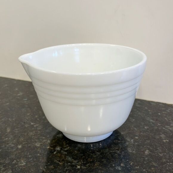 Pyrex Hamilton Beach Stand Mixer Bowl with Spout - Picture 1 of 6